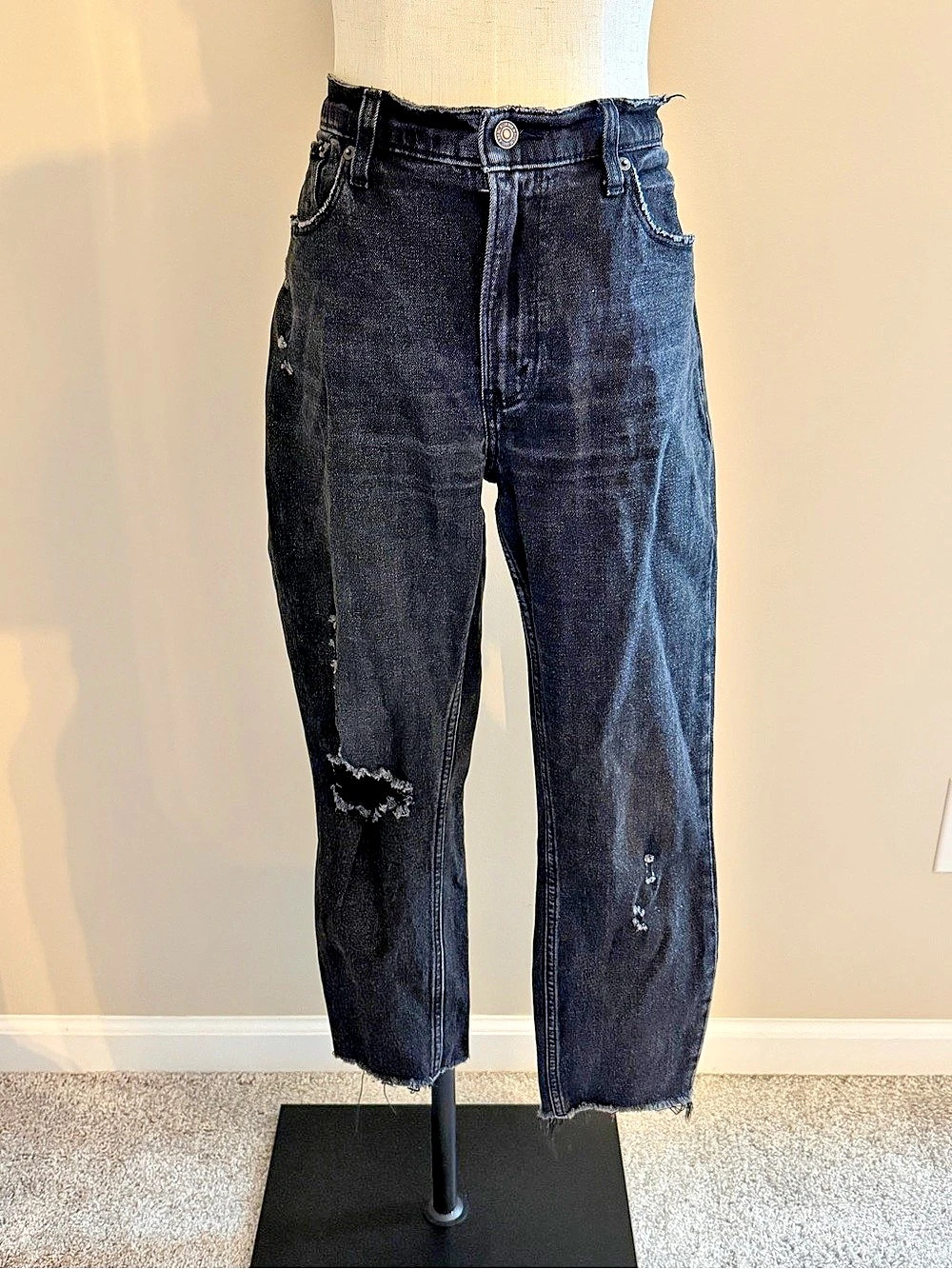 Abercrombie & Fitch Curve Love Distressed Straight Leg Cropped Jeans in Black